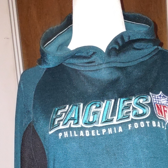 Woman's Philadelphia Eagles Official NFL hoodie pullover.  Front pocket. - Picture 4 of 4